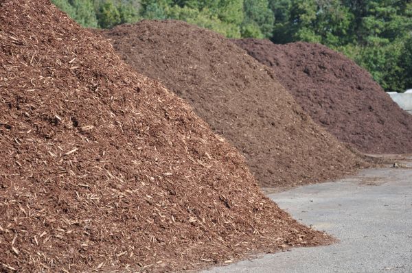 Brown Mulch Delivery in Suwanee